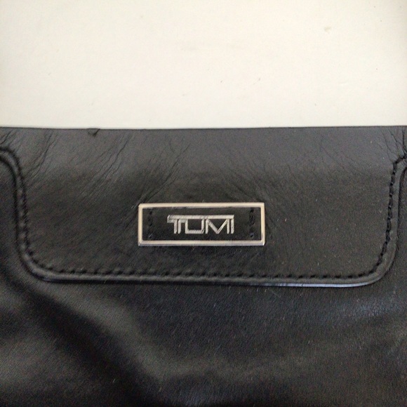 TUMI BLACK LEATHER VOYAGEUR CROSSBODY BAG - Picture 7 of 17
